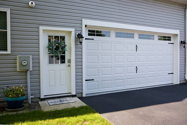 24/7 Emergency Garage Door Panel Replacement experts in Clay County County, IL
